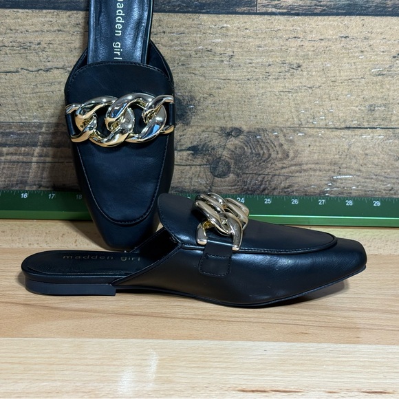 NEW Madden Girl Black Loafers with Gold Chain Detail - Picture 3 of 9